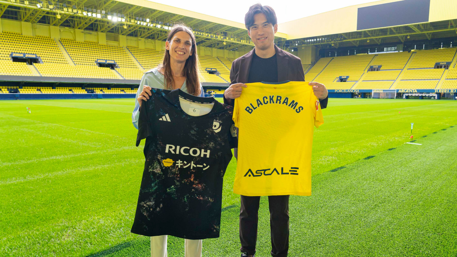El Villarreal CF alcanza un acuerdo de colaboración con RICOH BlackRams Tokyo 20251016 Firma Convenio Blackrams Tokyo 021