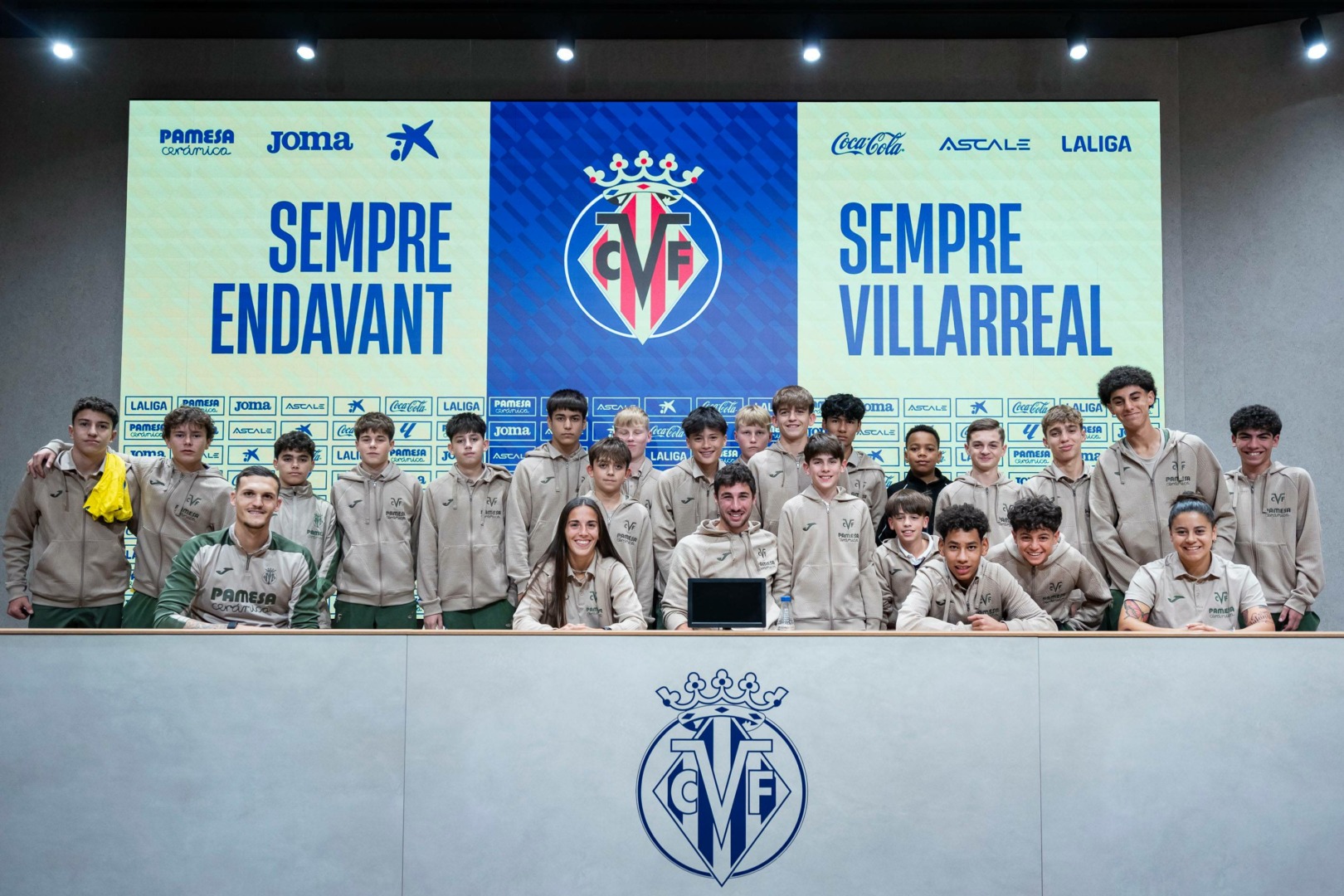 20251118 FirmaAutografosInmersion 003 1 1