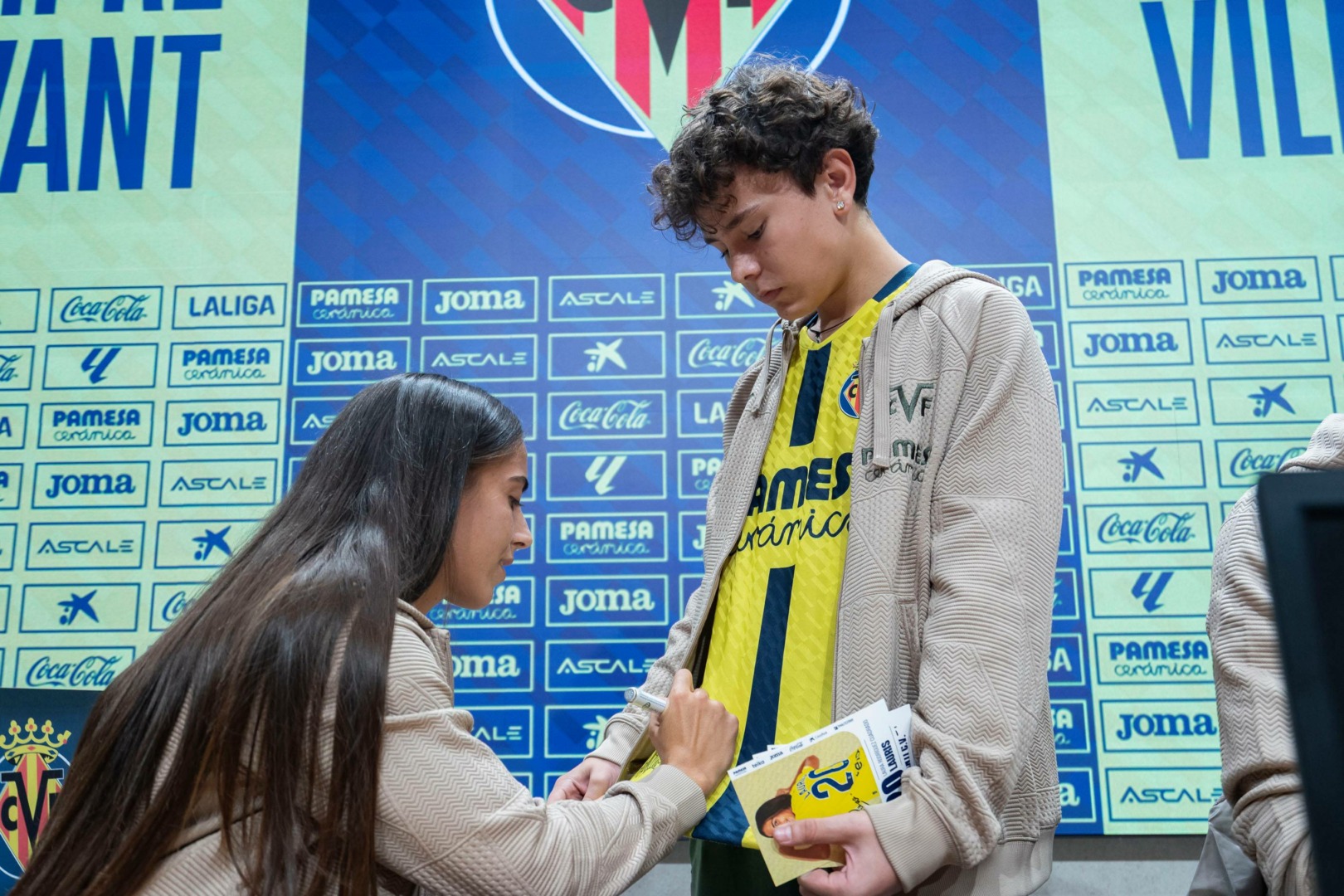 20251118 FirmaAutografosInmersion 006