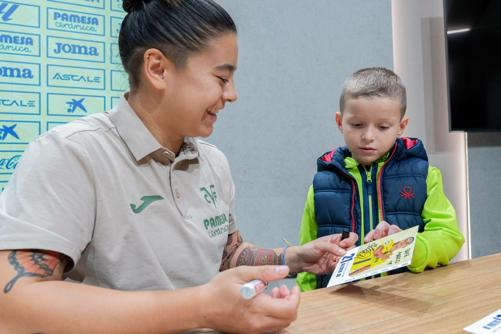 20251118 FirmaAutografosInmersion 011