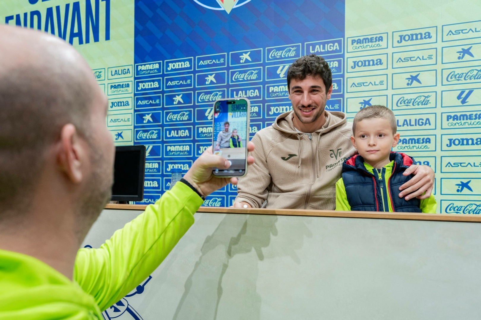 20251118 FirmaAutografosInmersion 013