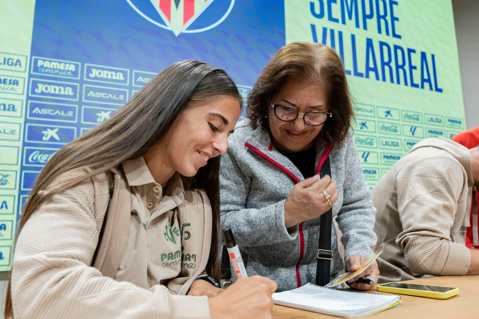 20251118 FirmaAutografosInmersion 014