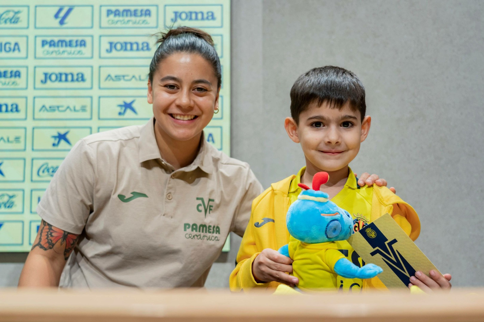 20251118 FirmaAutografosInmersion 016