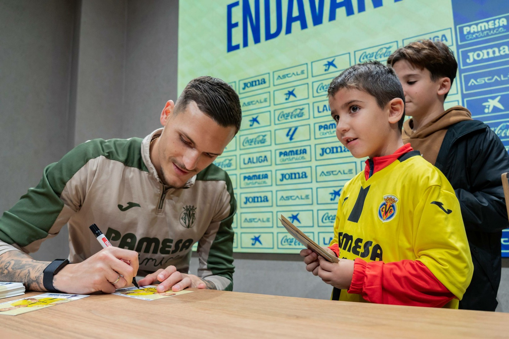 20251118 FirmaAutografosInmersion 017