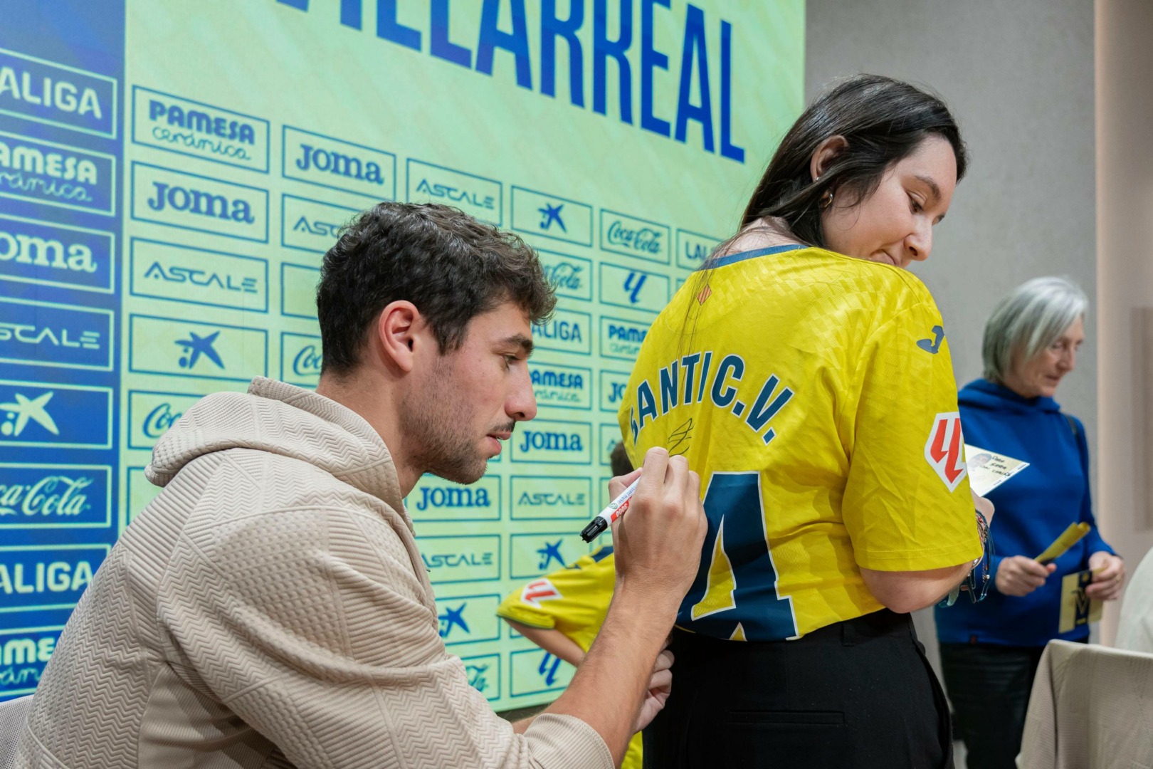 20251118 FirmaAutografosInmersion 020