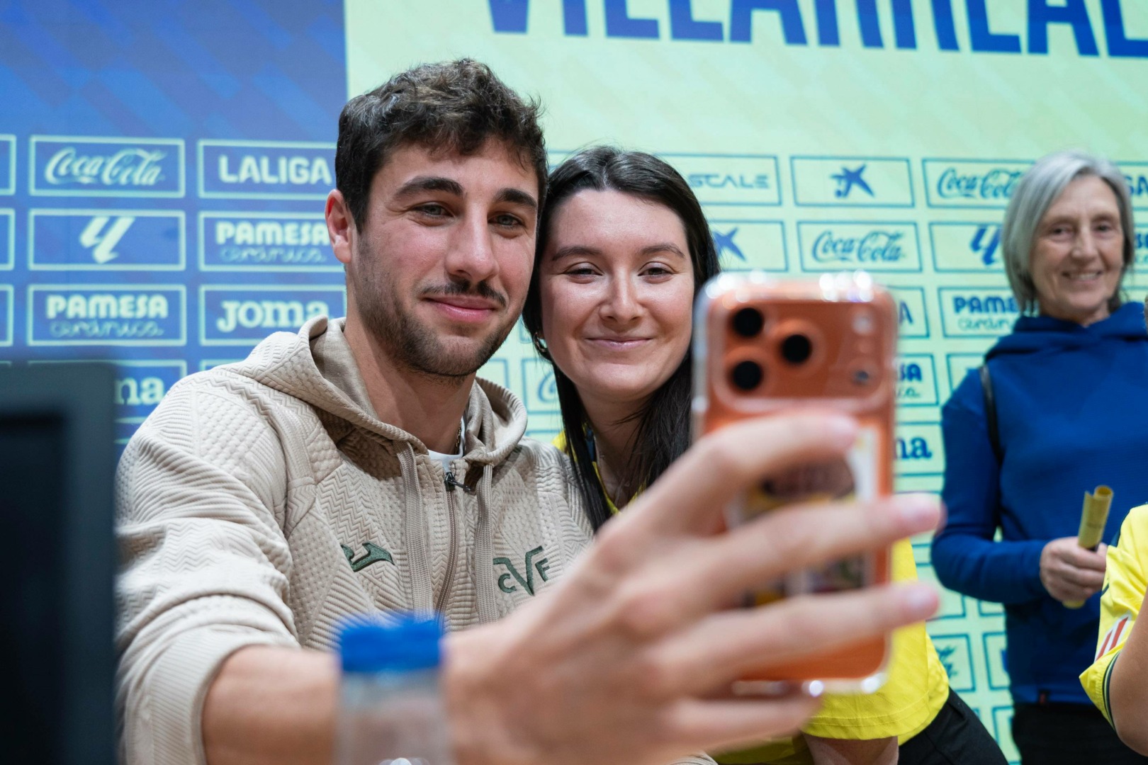 20251118 FirmaAutografosInmersion 021