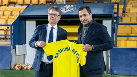 El Villarreal CF rep la visita del Kashiwa Reysol RoigNeguerolesPresidenteKashiwaReysol 001