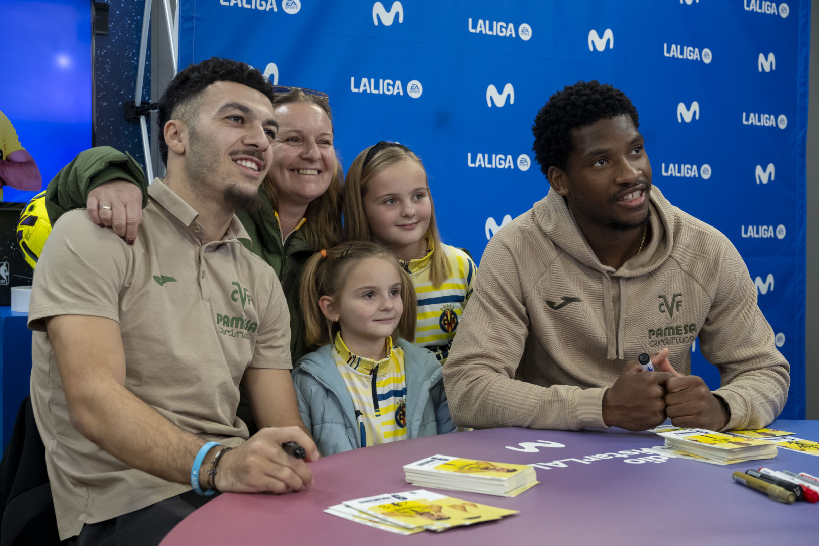 20260114 FirmaAutografosTiendaMovistar 002