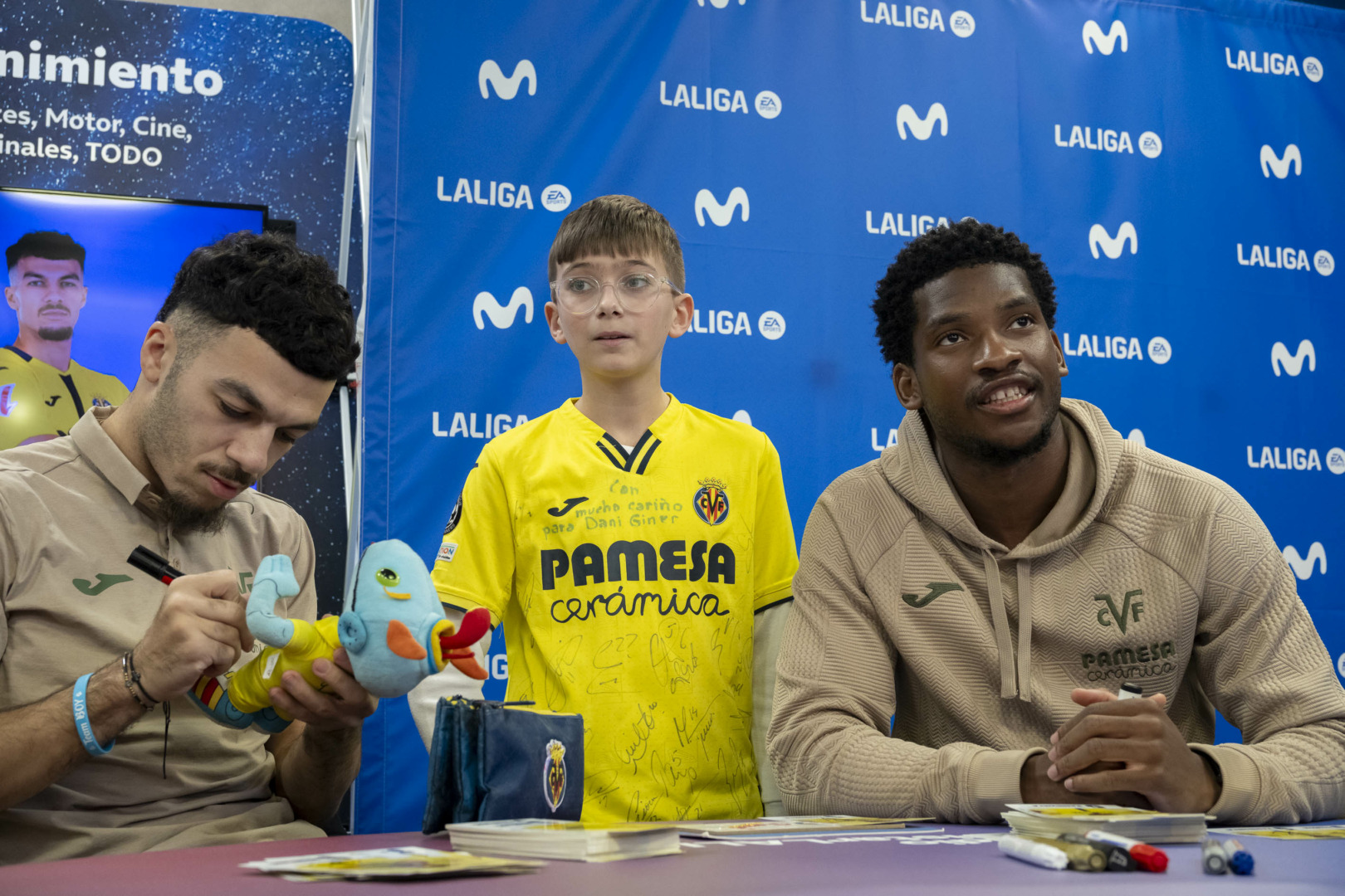 20260114 FirmaAutografosTiendaMovistar 006