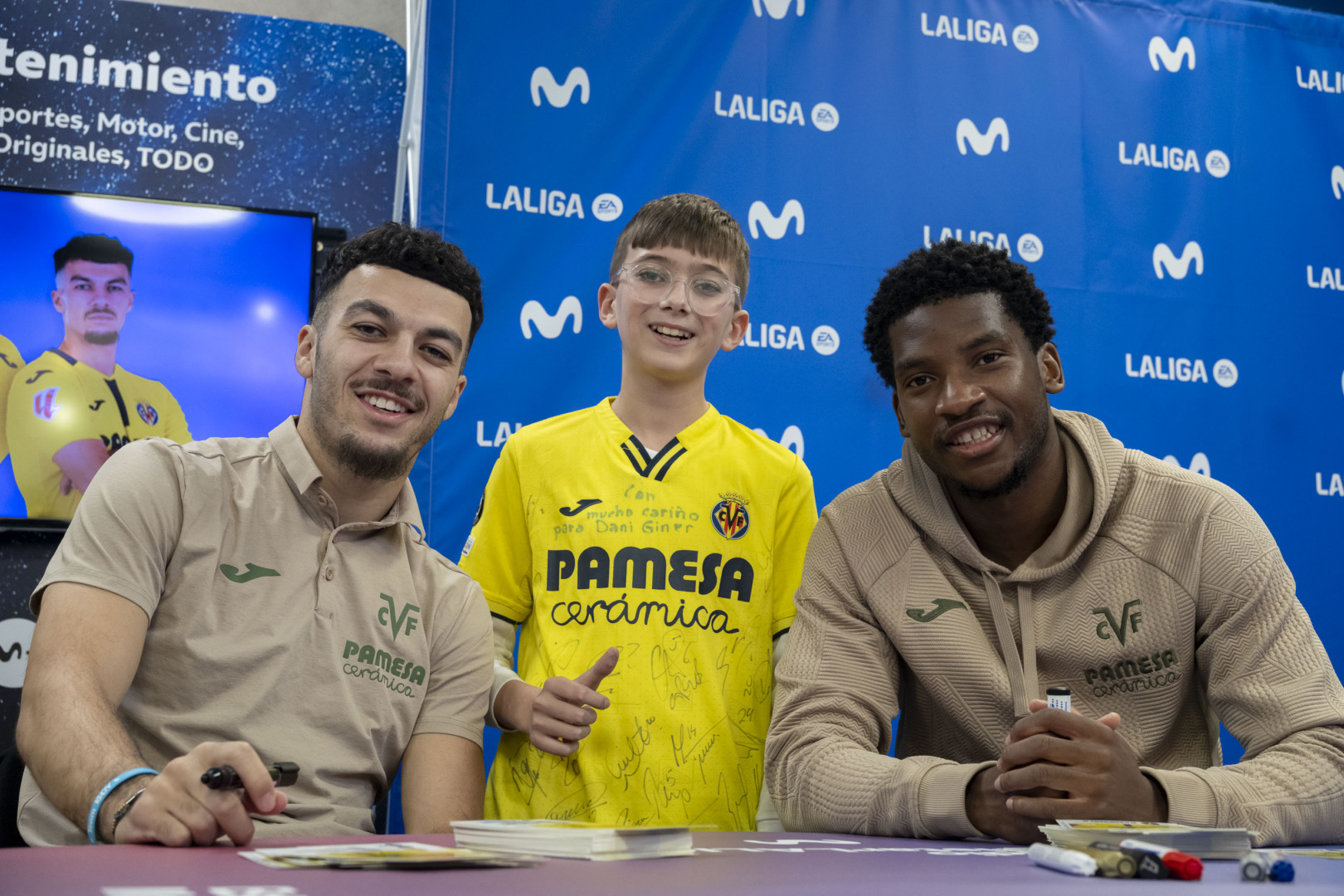 20260114 FirmaAutografosTiendaMovistar 007