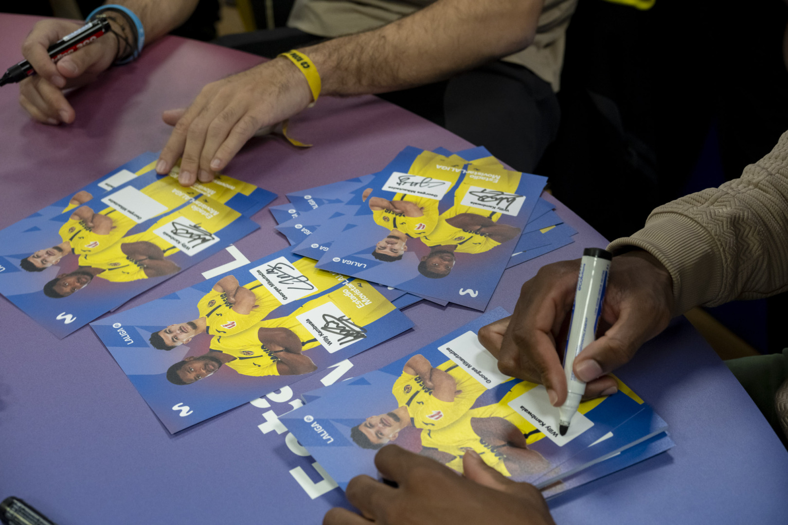 20260114 FirmaAutografosTiendaMovistar 011