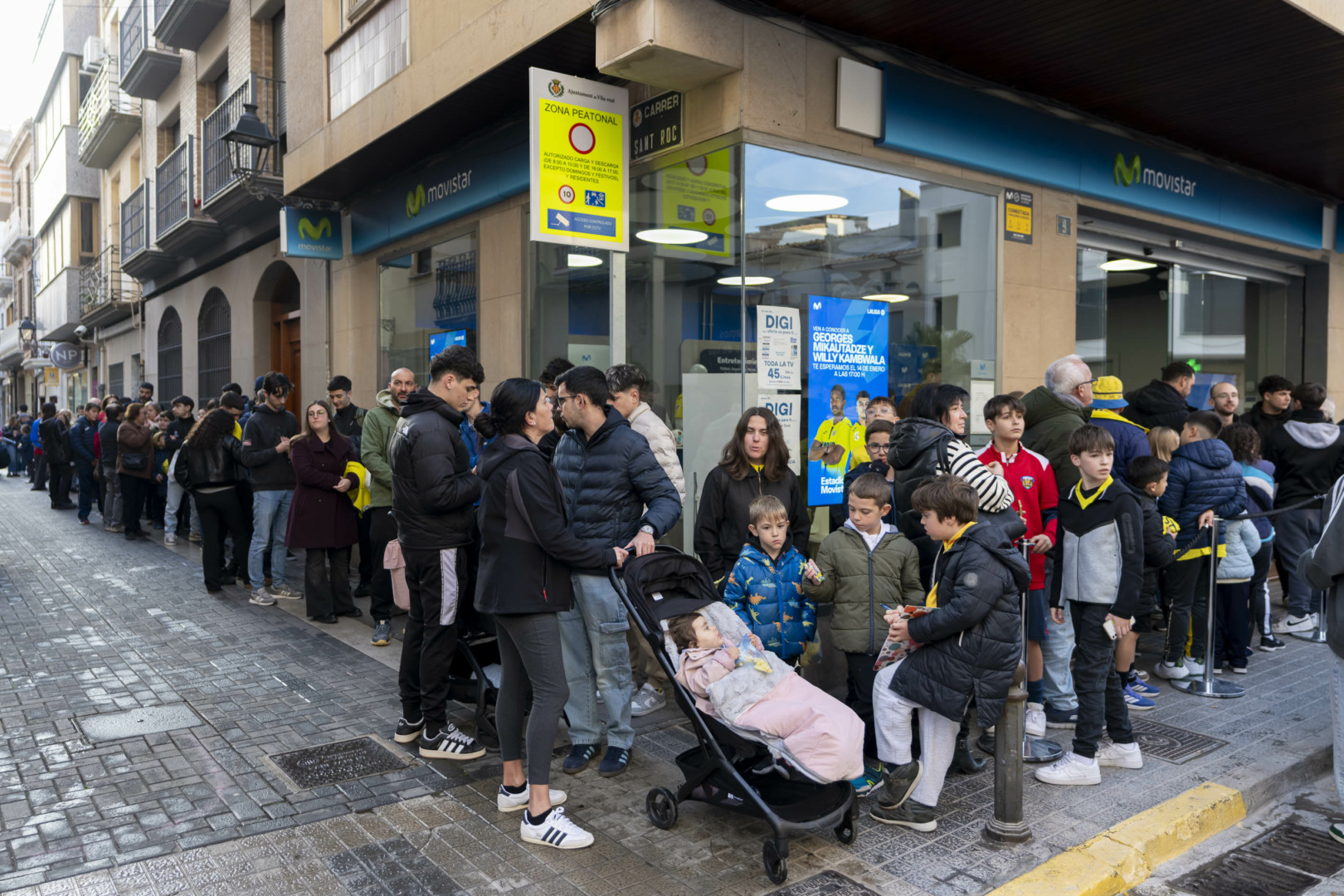 20260114 FirmaAutografosTiendaMovistar 013