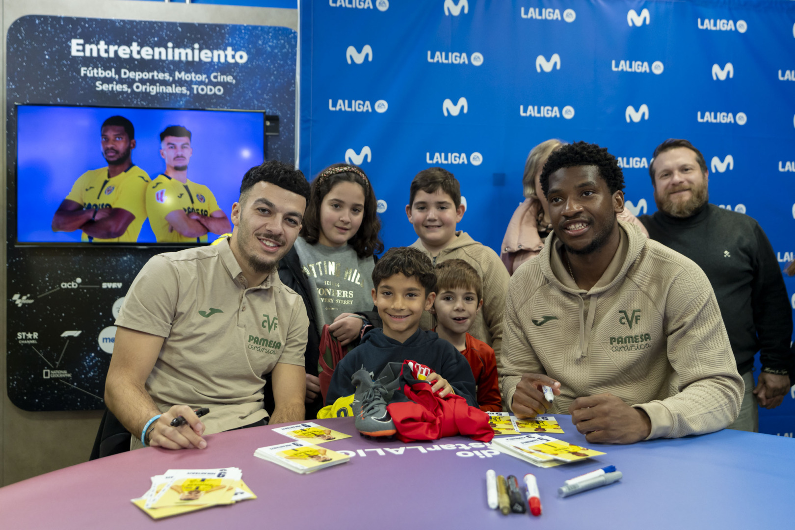 20260114 FirmaAutografosTiendaMovistar 019