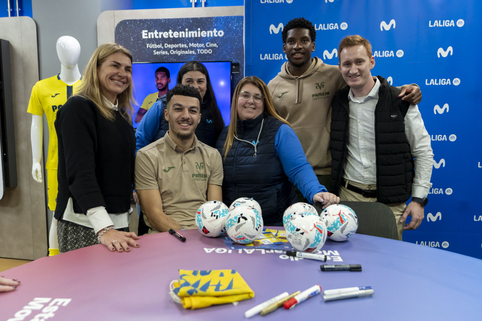 20260114 FirmaAutografosTiendaMovistar 025