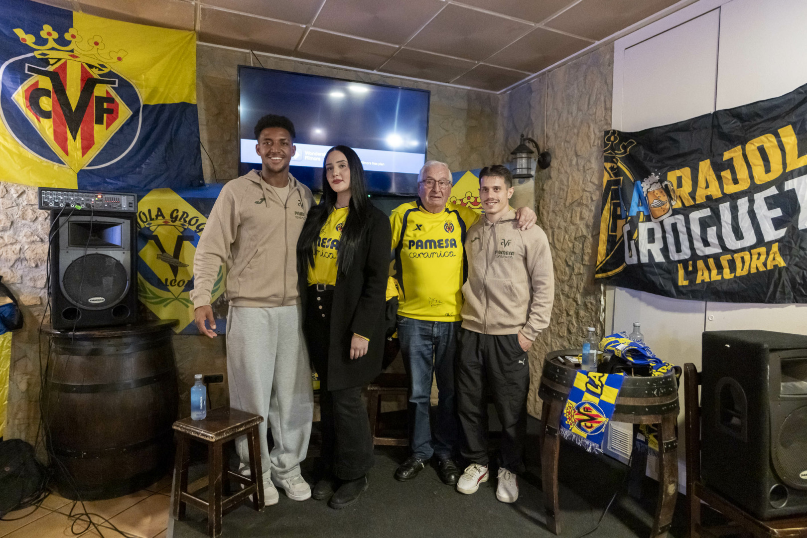 Alfon and Freeman receive a warm welcome from La Rajola Grogueta supporters 5 20260210 VisitaPenaLaRajolaGroguetaAlcoraAlfonFreeman 026