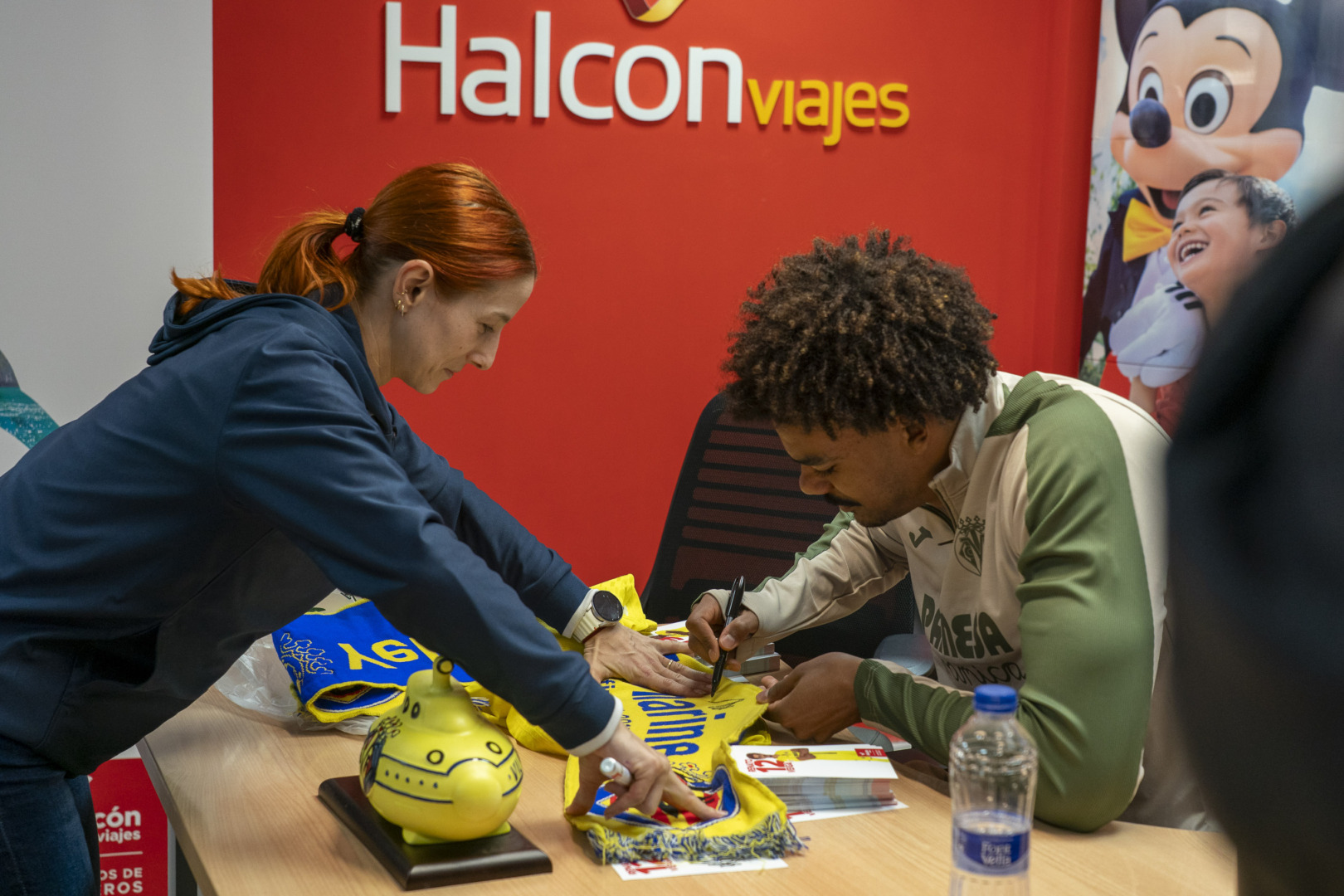 20260211 Firma Pepe y Veiga Halcon Viajes 015