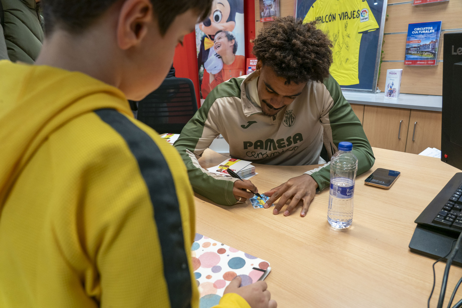 20260211 Firma Pepe y Veiga Halcon Viajes 017