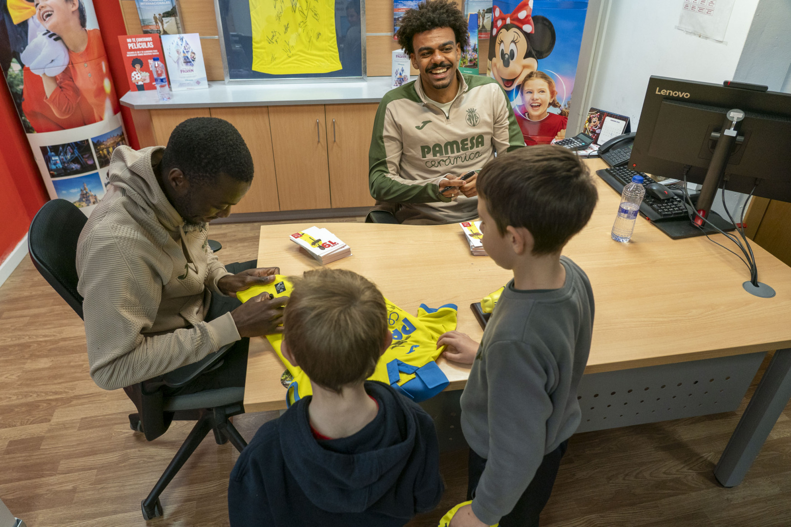 20260211 Firma Pepe y Veiga Halcon Viajes 020