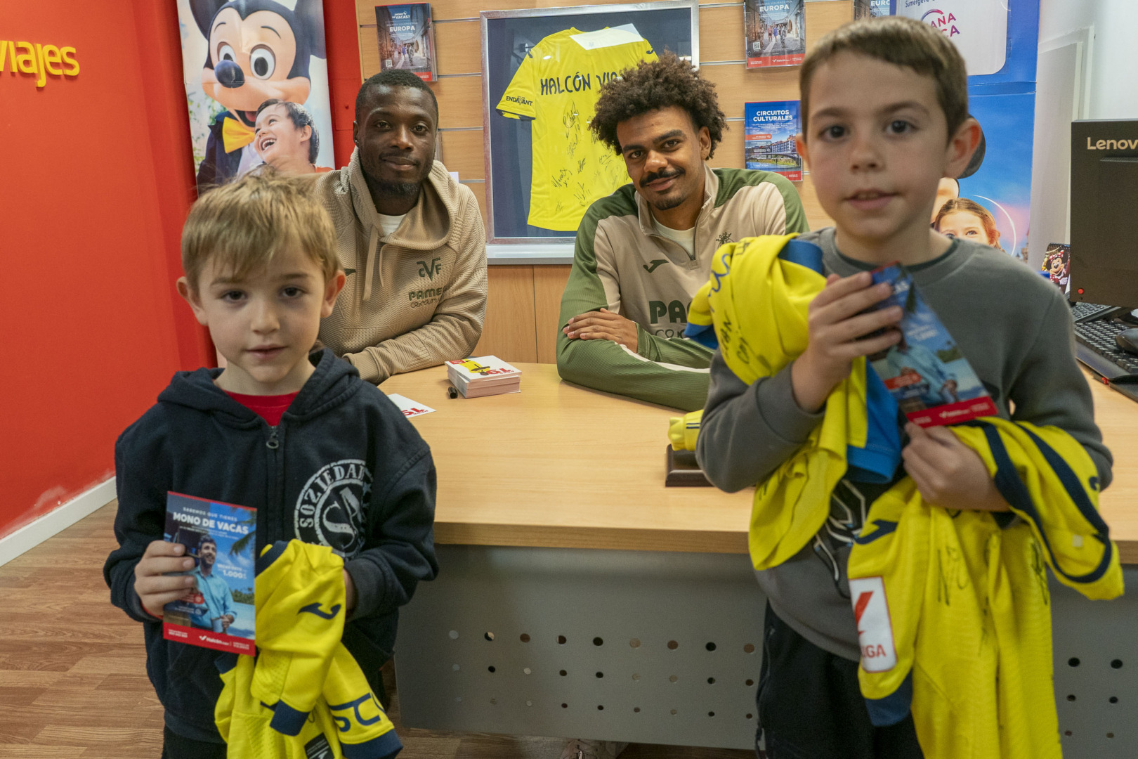 20260211 Firma Pepe y Veiga Halcon Viajes 023