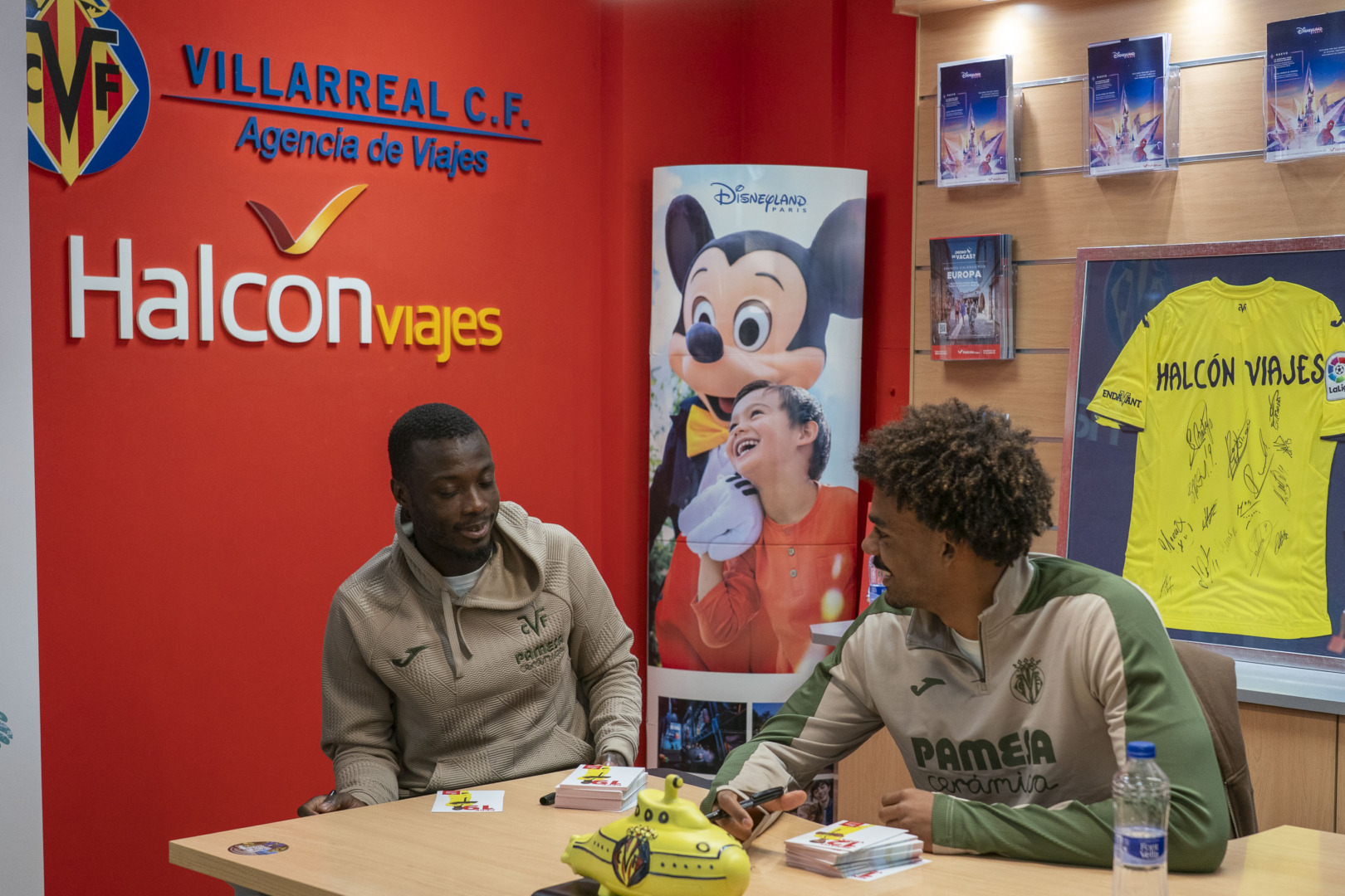 20260211 Firma Pepe y Veiga Halcon Viajes 024