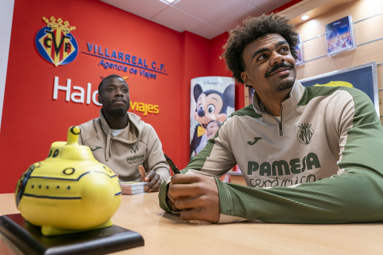 20260211 Firma Pepe y Veiga Halcon Viajes 026