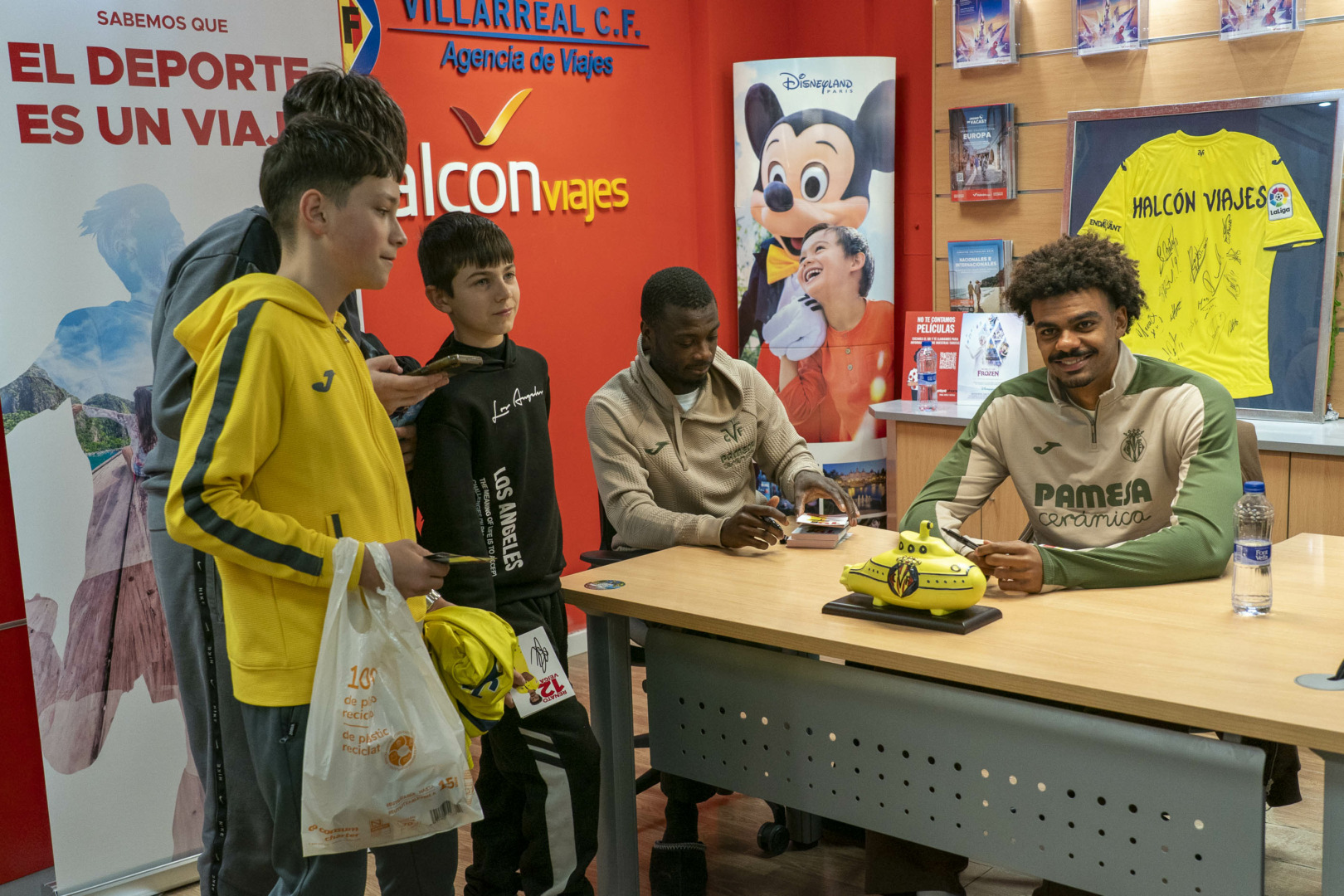 20260211 Firma Pepe y Veiga Halcon Viajes 027