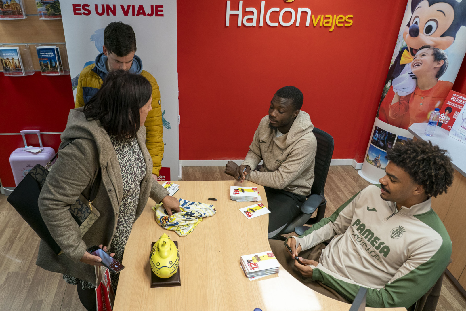 20260211 Firma Pepe y Veiga Halcon Viajes 028