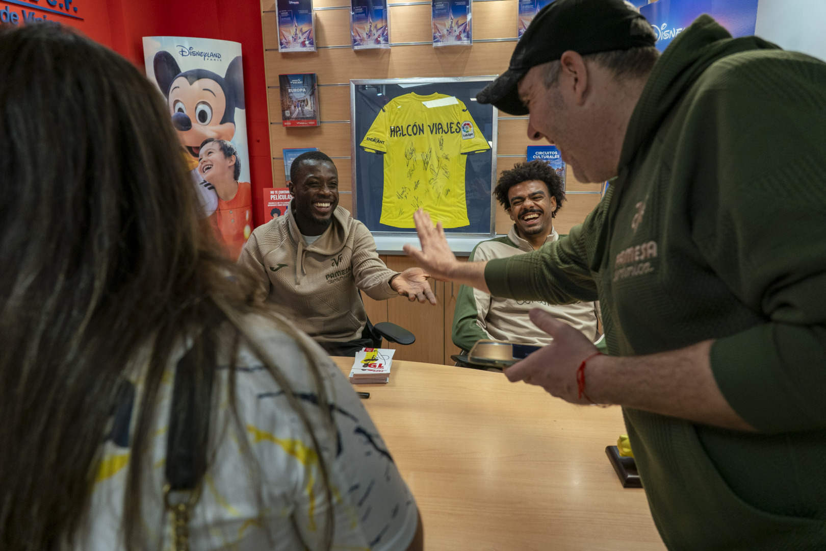 20260211 Firma Pepe y Veiga Halcon Viajes 033