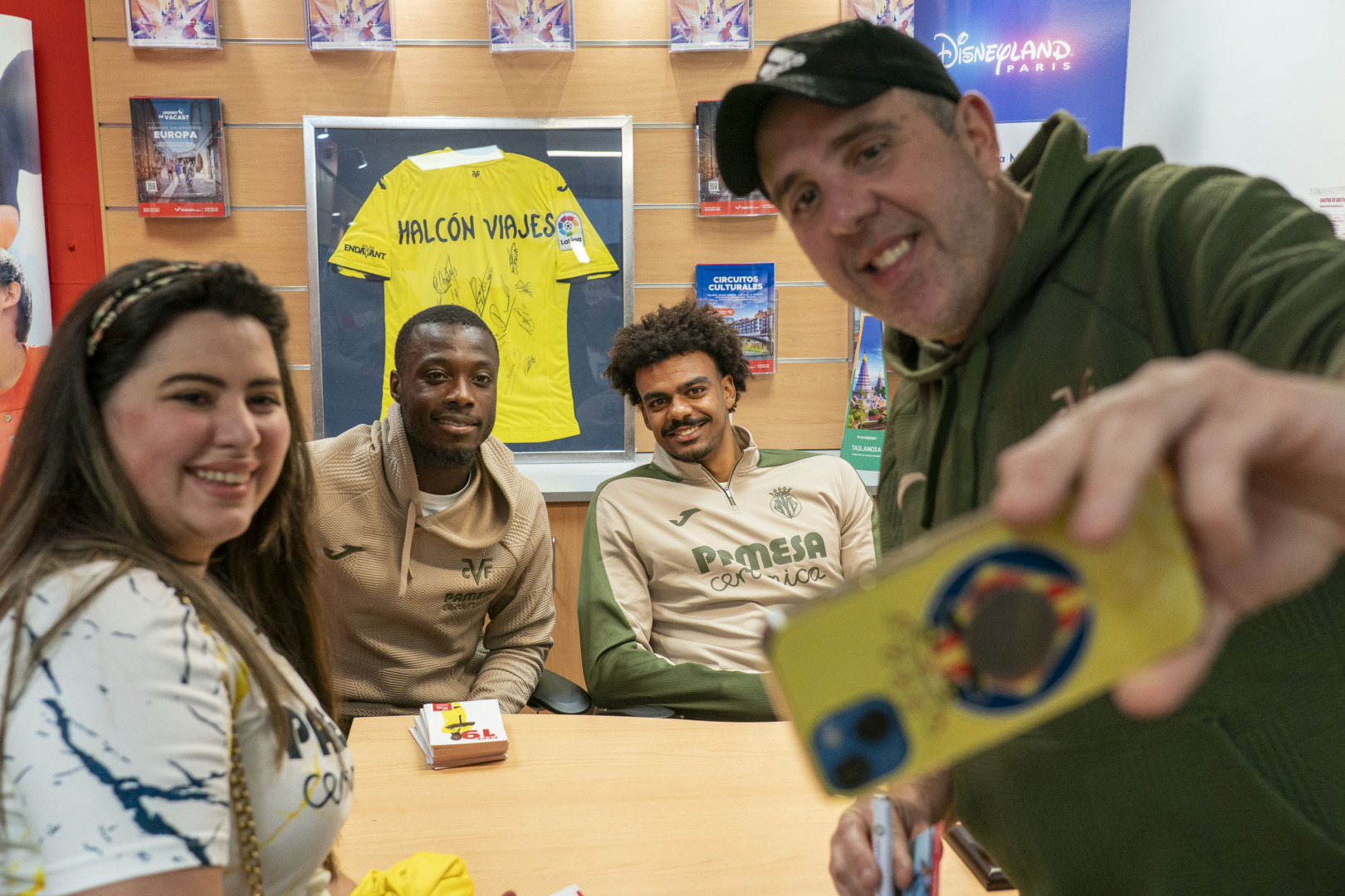 20260211 Firma Pepe y Veiga Halcon Viajes 034