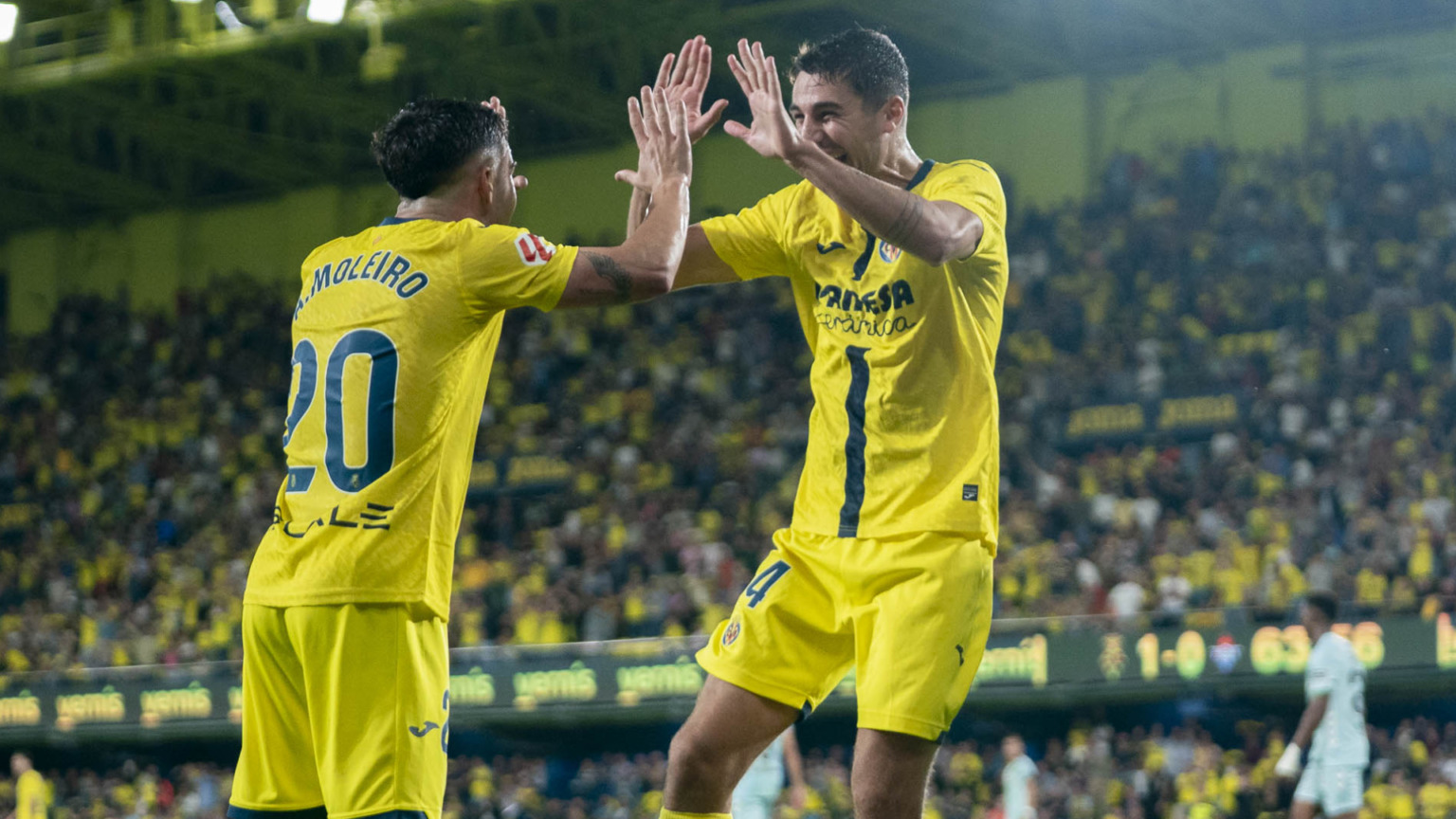 Un centro del campo con pegada Centro del campo