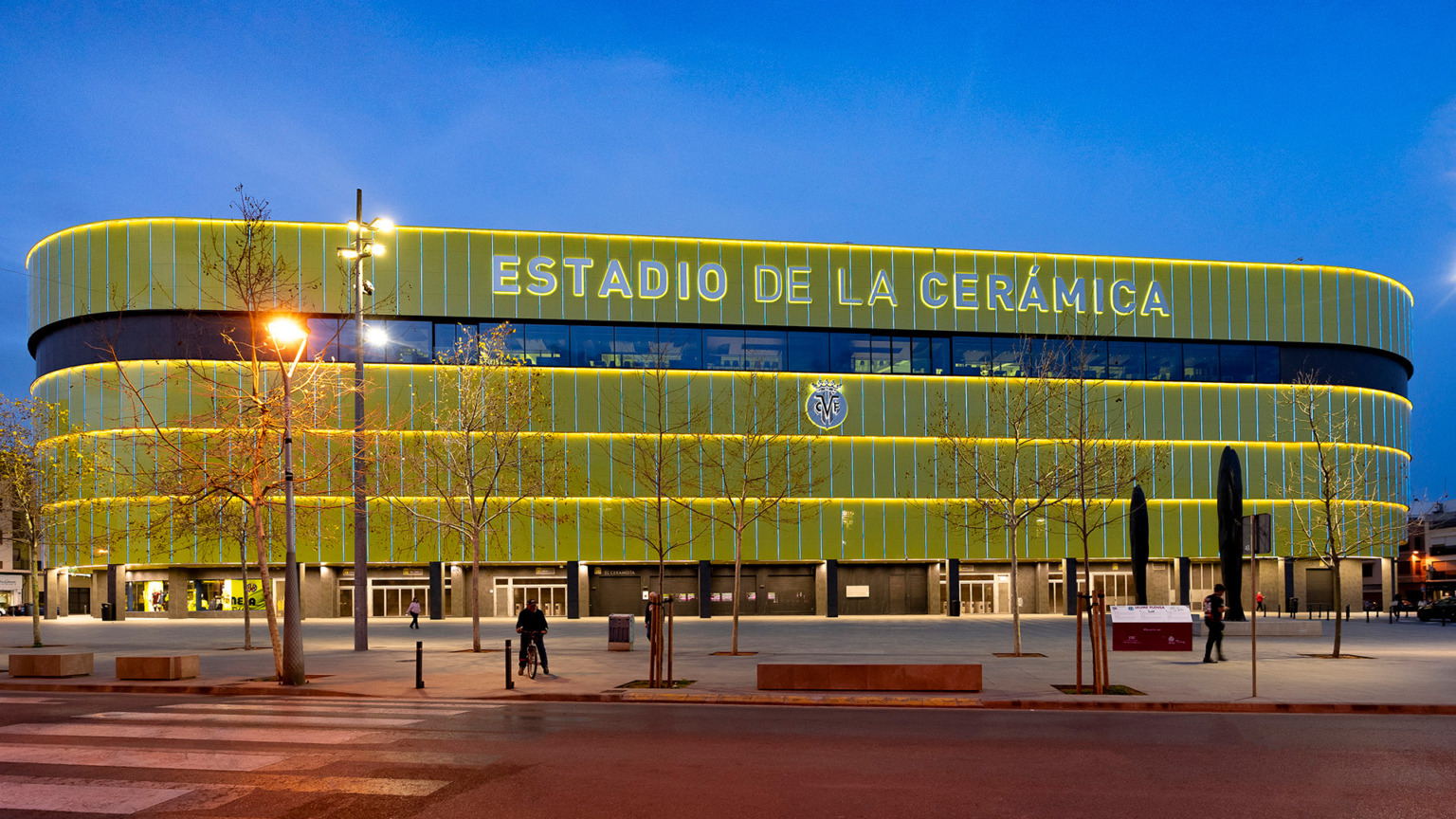 The Estadio de la Cerámica will host Spain vs Serbia 20240320 SostEstadioNoctFachadayLucesCesped 009 web