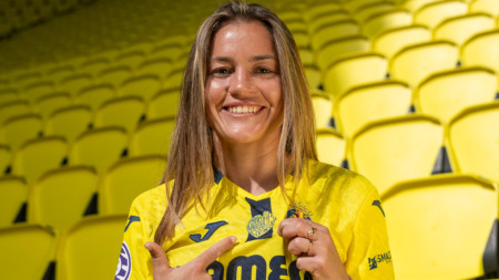 Nerea Pérez continuarà defensant la camiseta grogueta 20260408 FotosPromoRenovacionNerea 010